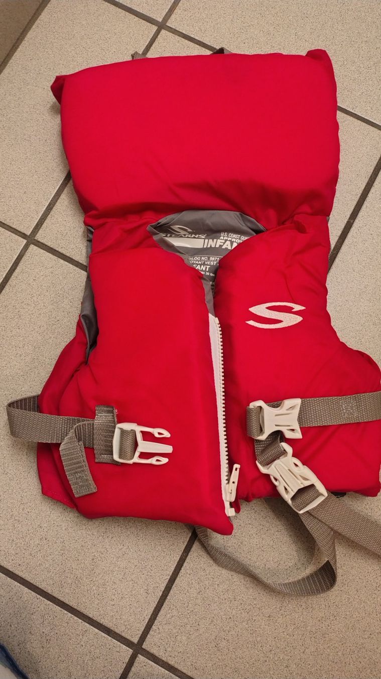 Giubbotti di salvataggio: Lot de 3 gilets de sauvetage – Usato da Geneve venduto da muhanned