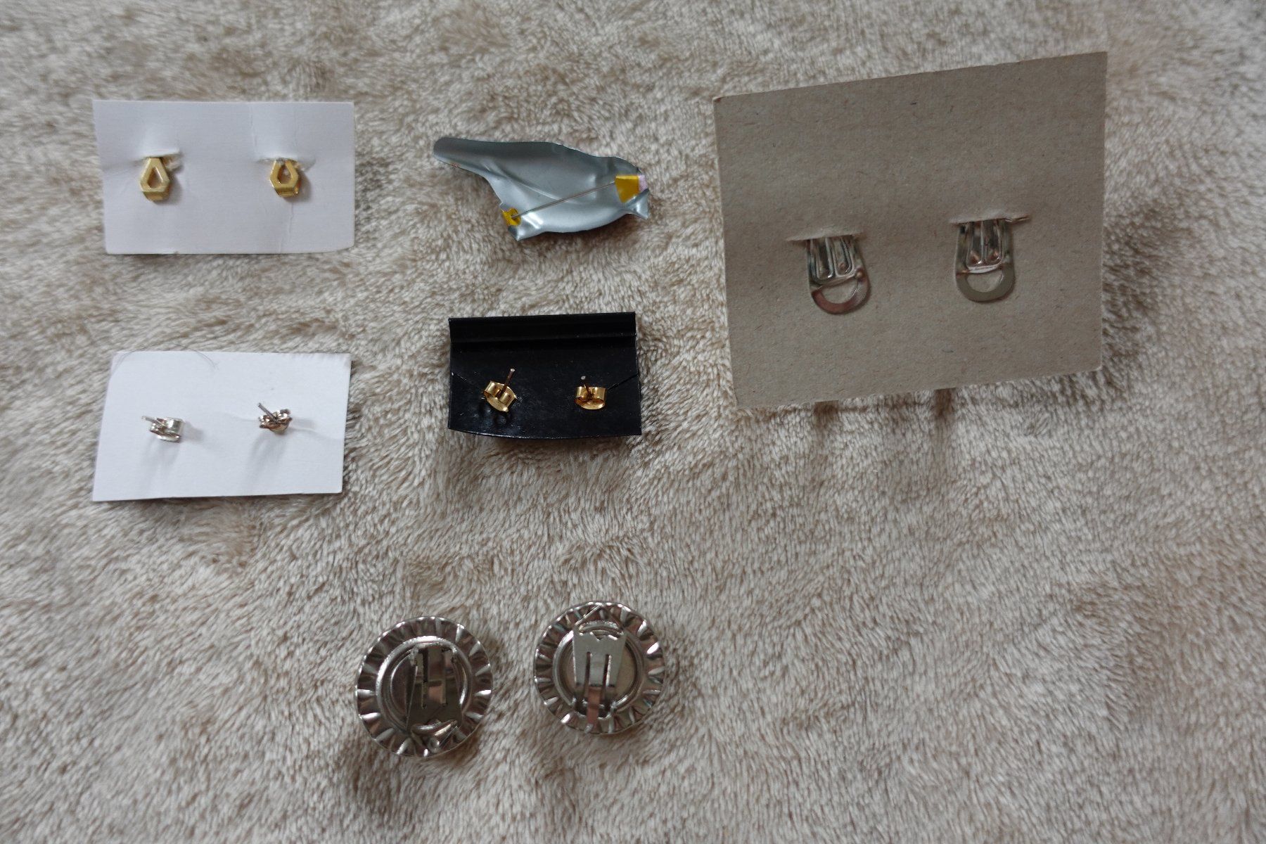 Autres bijoux: 1 schönes 32 teiliges Modeschmuck Set – D'occasion à rorschach par Babsi64 2