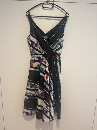Elegantes Kleid Marke: Phase Eight ***NEU***🩷🤍💙