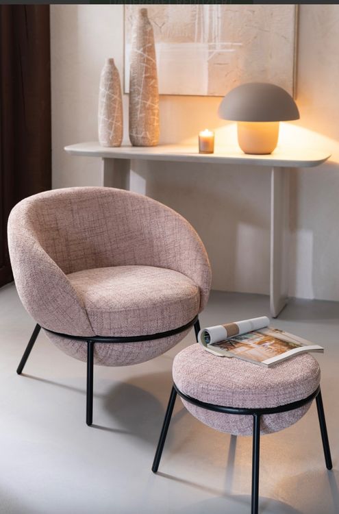Gemutlicher Sessel Mit Hocker