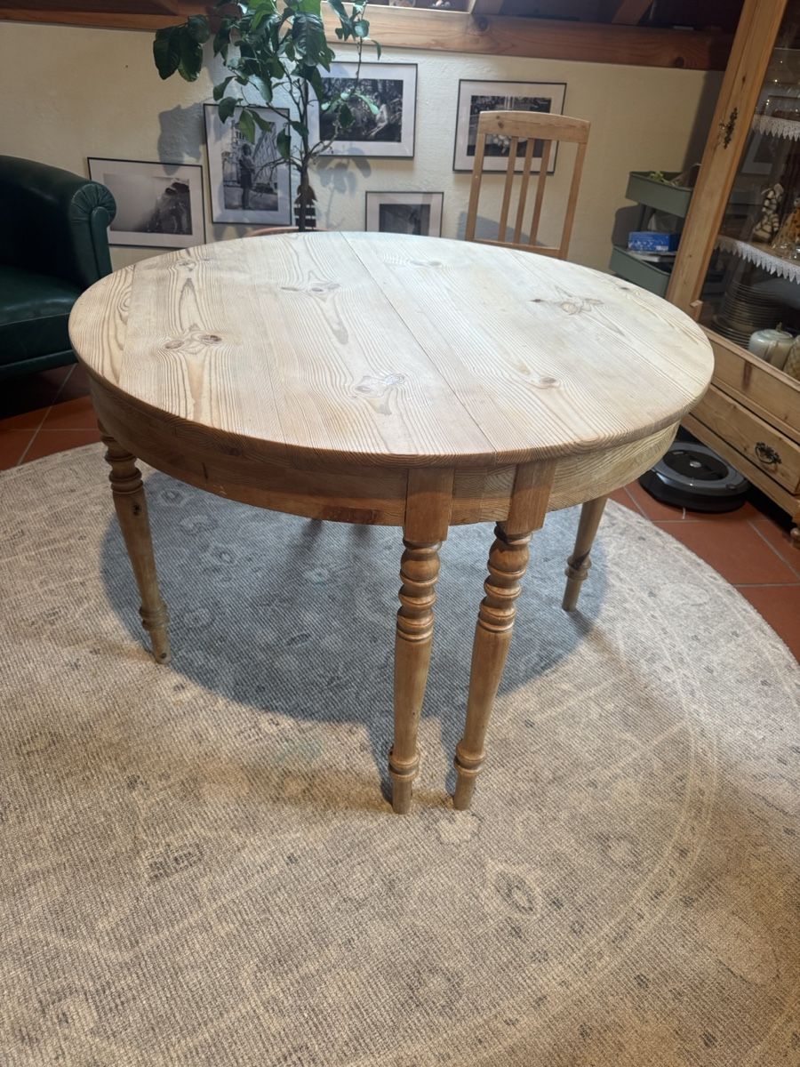 Tables: Solid Wood Round Table – D'occasion à Hinwil par car_2qfh