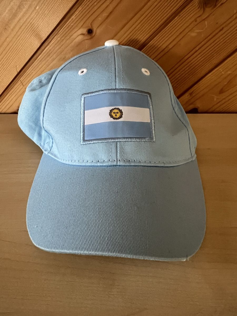 Chapeaux, bonnets & casquettes: Argentinien Kappe, hellblau, nur 1x getragen – D'occasion à Bachenbülach par Manolo007