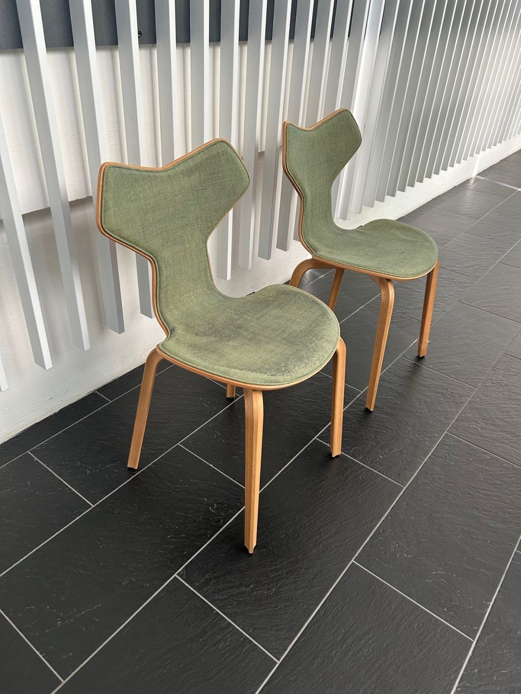 Fritz Hansen Stühle: Fritz Hansen 4130 Grand Prix – Gebraucht aus Zürich von HST253