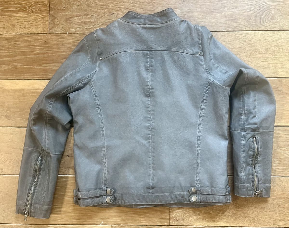 C&A Giacche: Schöne graue Jacke im Lederlook, Gr. 42 – Usato da Weiach venduto da Meine-kleine-Welt 3