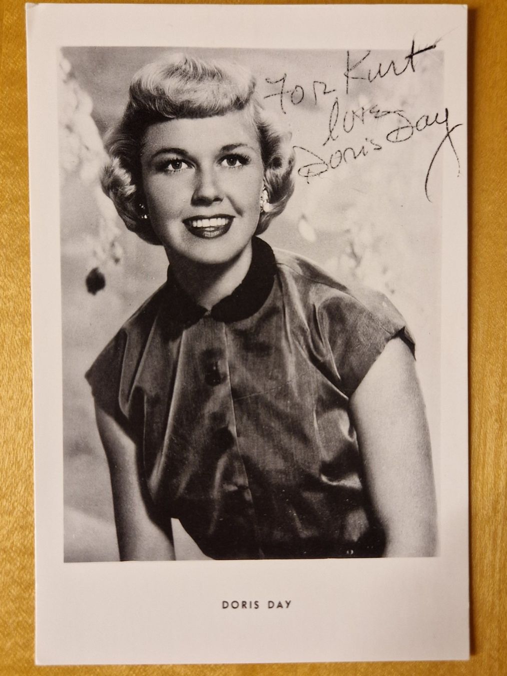 Autografi: Doris Day, Original Autogramm auf Postkarte in s/w – Usato da Salmsach venduto da aacs65