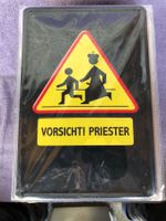 Vorsicht priester hinweis witz lustig