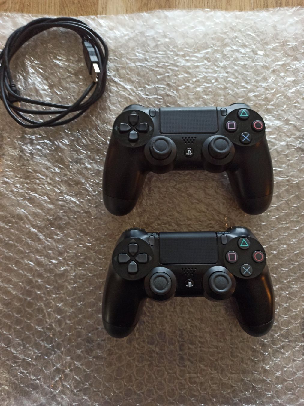 Controller: 2 x Original Controller Sony PS4 Wireless DualShock 4 V1/ V2 – Usato da Oberweningen venduto da mar_87mx