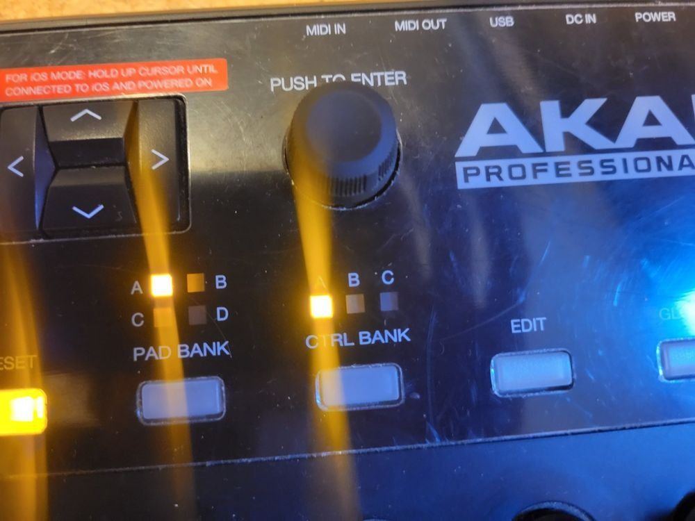 Akai Musikinstrumente: AKAI Professional MPD 226 USB Midi Controller – Gebraucht aus Winterthur von my_username 3