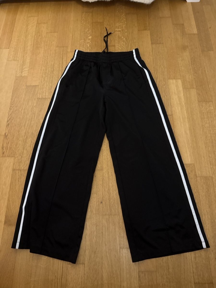 Bershka Pantaloni: BERSHKA  – Usato da Biel-Benken BL venduto da lsm_l87l