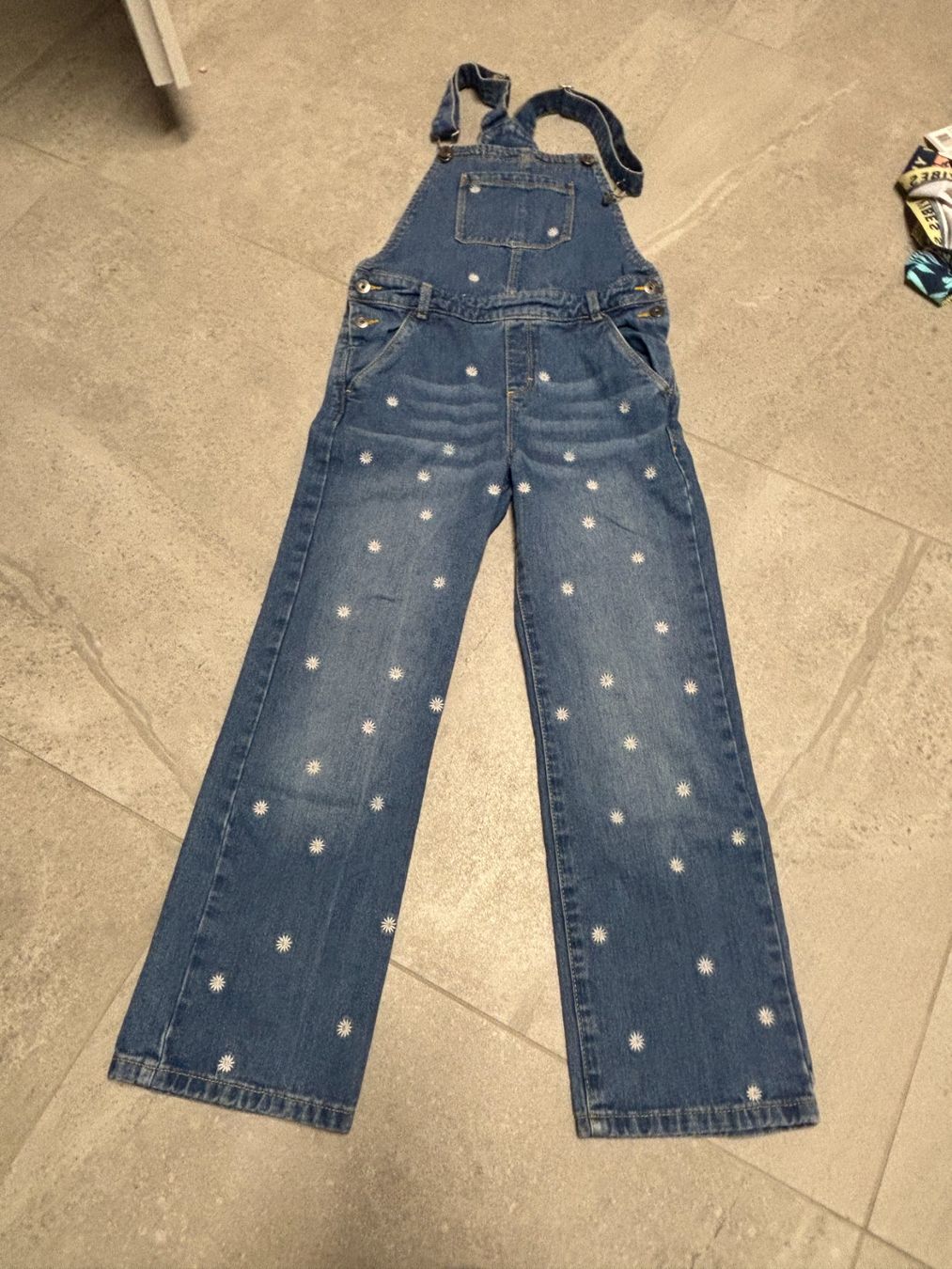 Pantalons: Salopette edelweiss jeans taille 140 – D'occasion à Salvenach par gwenwywar