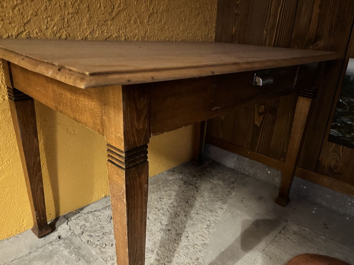 Tables: Holztisch mit Schublade – D'occasion à Münsingen par MCMLXXXI 2