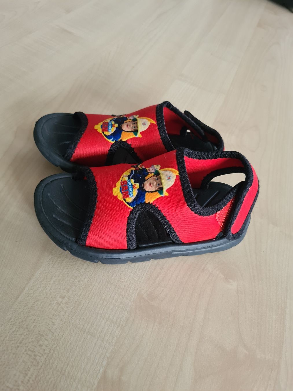 Scarpe per ragazzi: Kinder Sandalen, Feuerwehrmann Sam, Gr. 25 – Usato da Sissach venduto da pablum87 1