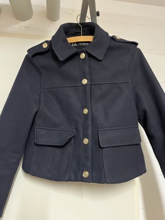 Kurze Jacke Zara dunkelblau mit Goldknöpfen Grösse XS