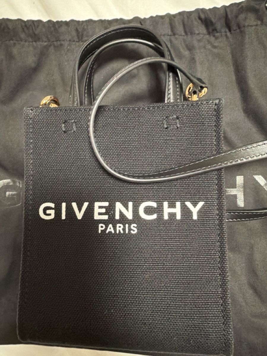 Givenchy Borse da donna: Givenchy  G-TOTE MINI VERTICAL BLACK – Nuovo e nell'imballaggio originale da Schlieren venduto da dar_rb9h 2