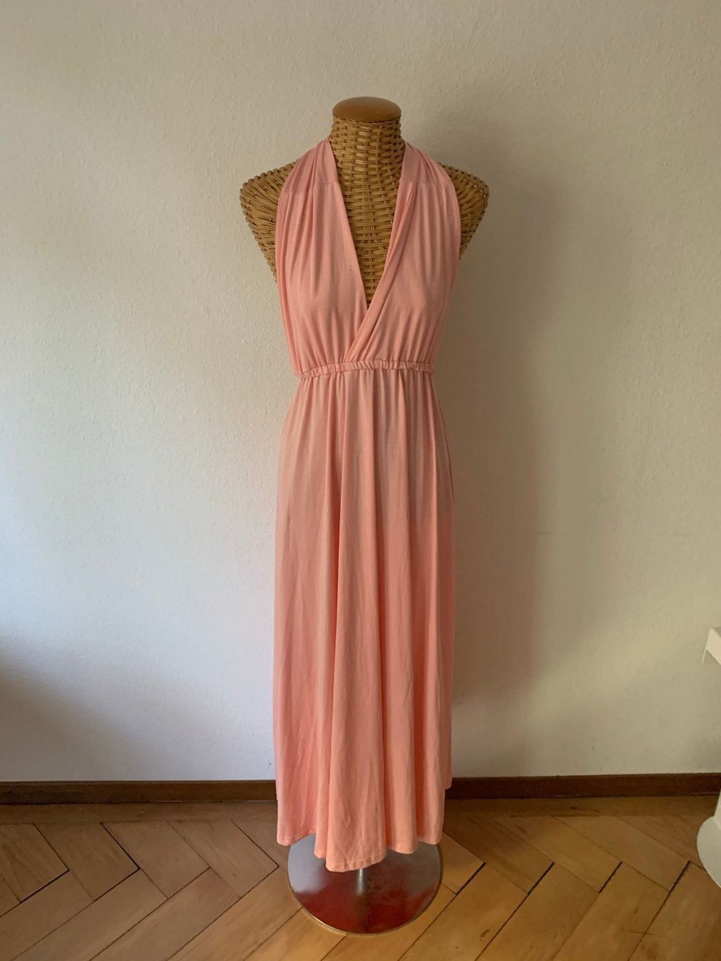 Kleider: Neckholder Abendkleid rosa elegant - S – Gebraucht aus Zürich von Diazaio