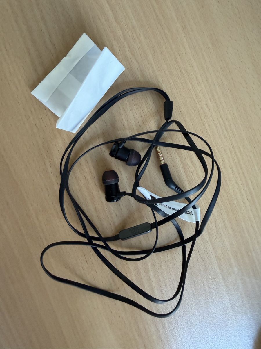 JBL Casques audio: Écouteurs filaires JBL – Neuf avec emballage d'origine à vevey par seize87