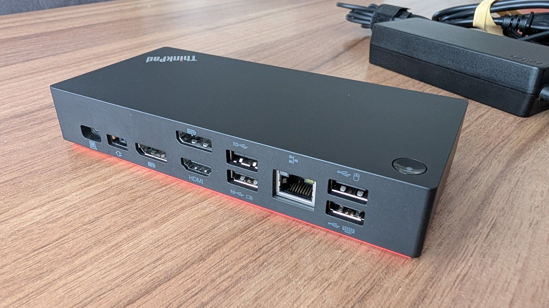 Lenovo Docking station: ThinkPad Universal USB-C Dock 40AY – Usato da Oberwil-Lieli venduto da meipa3000 3