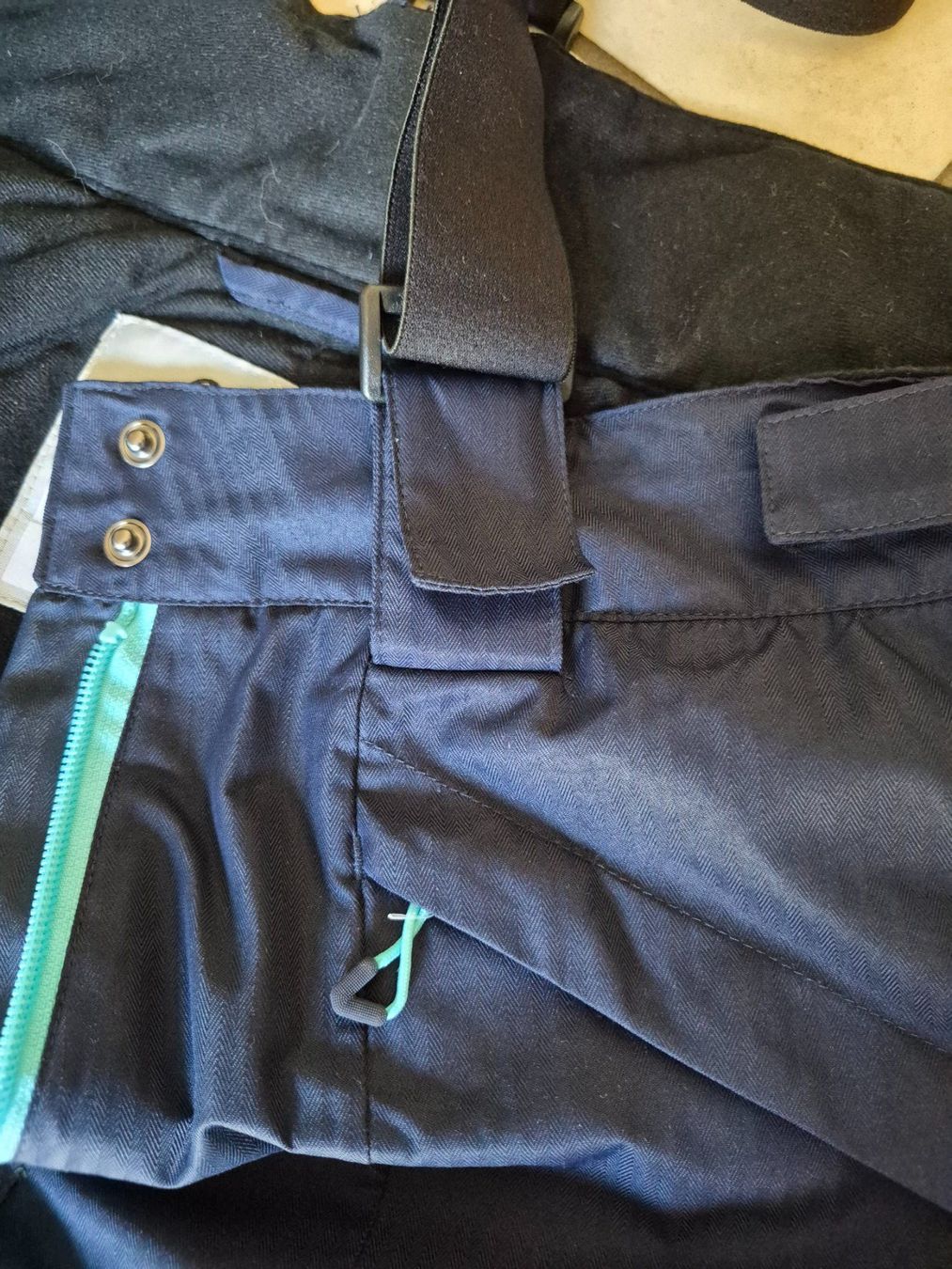 Billabong Vestes: Ensemble de ski Billabong et Celsius taille M et 38 – D'occasion à le landeron par canette 7