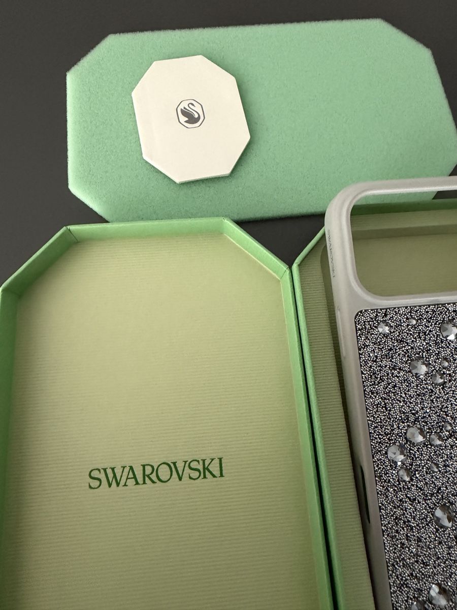 Swarovski Cover & Protezioni schermo: Swarovski iPhone 17 Pro Max Case Glitter with 2 Straps – Usato da Therwil venduto da as_good_as_new 4