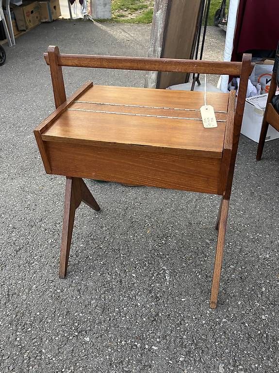 Tavoli: Table à ouvrage en Teck – Usato da Arnex-sur-Orbe venduto da Tutu1037