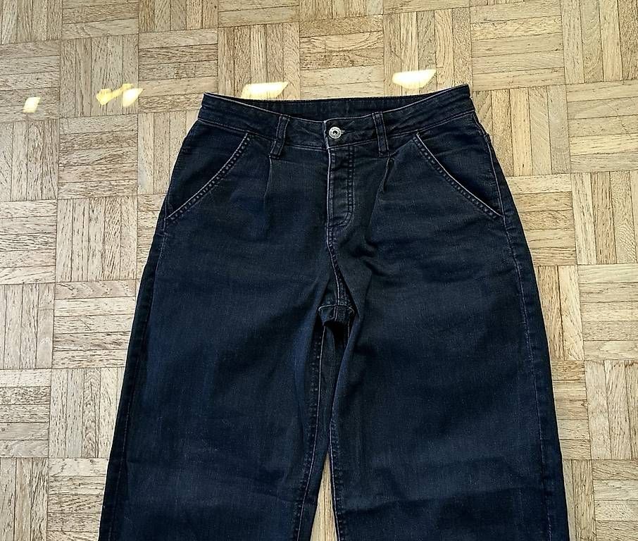 Jeans: Schwarze Jeans mit seitlichen Eingriffstaschen Gr.38  – Usato da Stäfa venduto da DearDarling