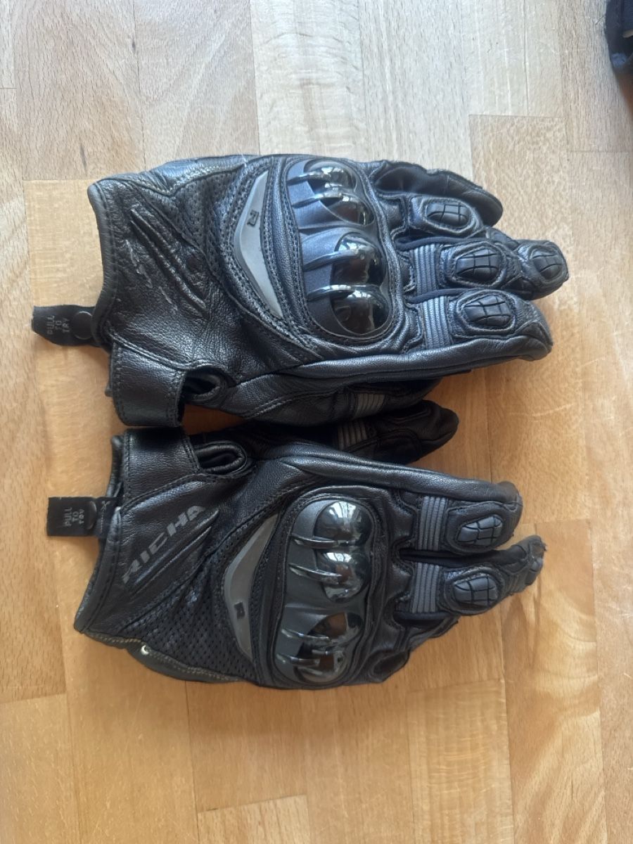 Altri accessori da uomo: Motorradhandschuhe Richa Leder schwarz Gr. L – Usato da Aegerten venduto da David.Singh2004