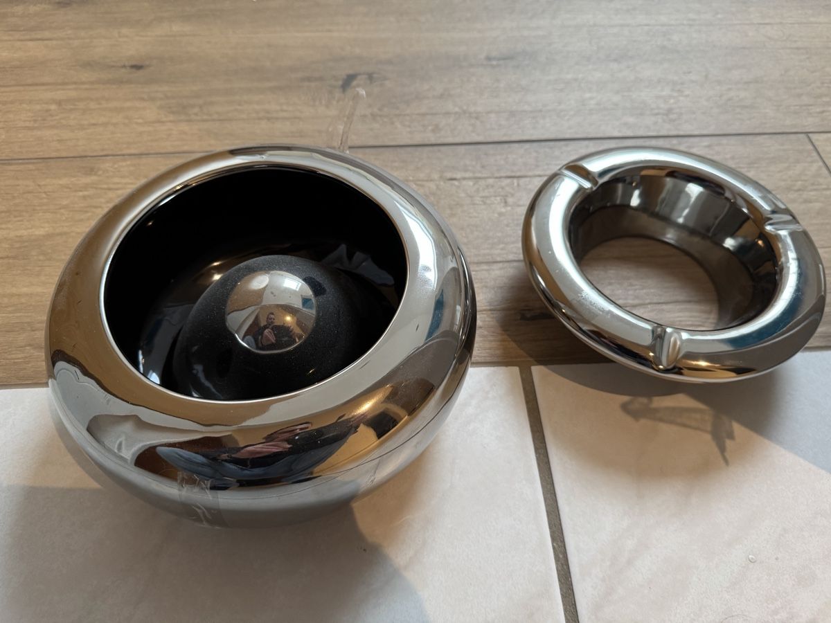 Cendriers: Aschenbecher Metall Optik mit Deckel – Neuf (Voir description) à Kaisten par TerraAge1984 1