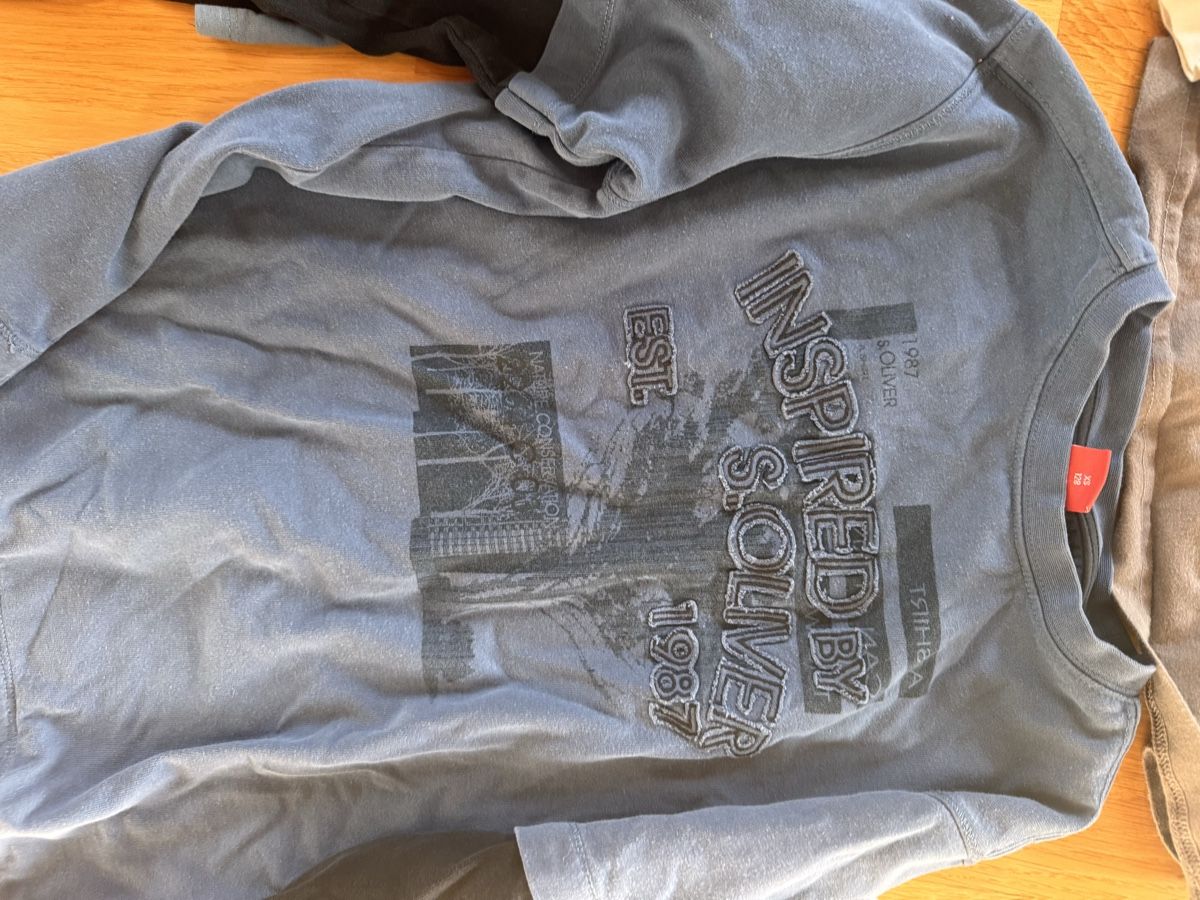Maglioni & Felpe: 4 Langarmshirts 134/140 – Usato da Wädenswil venduto da dorodi 1