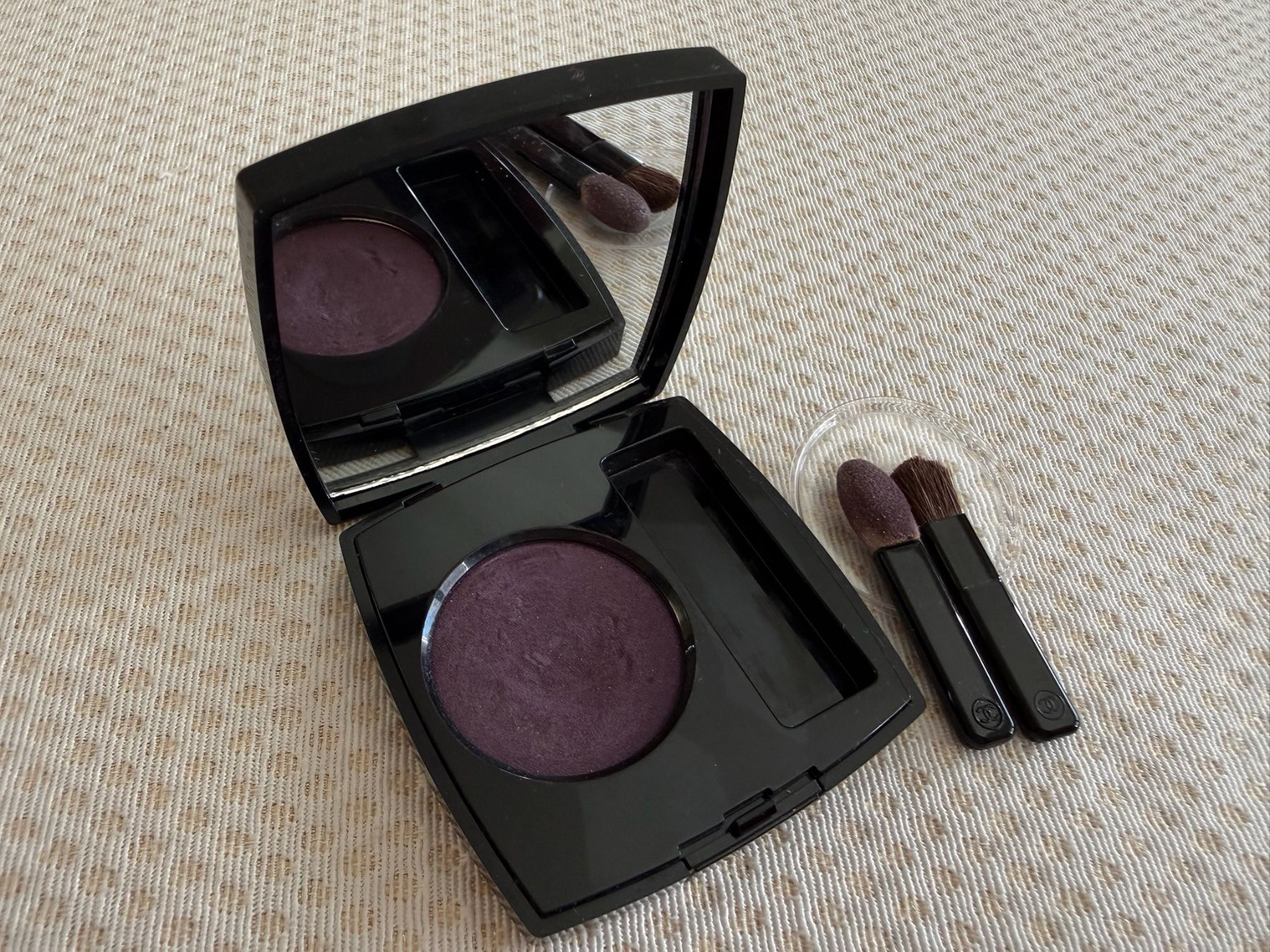 Chanel Make-up: Chanel - Ombre à paupières – Usato da Sion venduto da accroshoes
