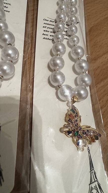Catenine: Perlenkette mit buntem Schmetterling – Usato da Bellach venduto da RuJewelry 2