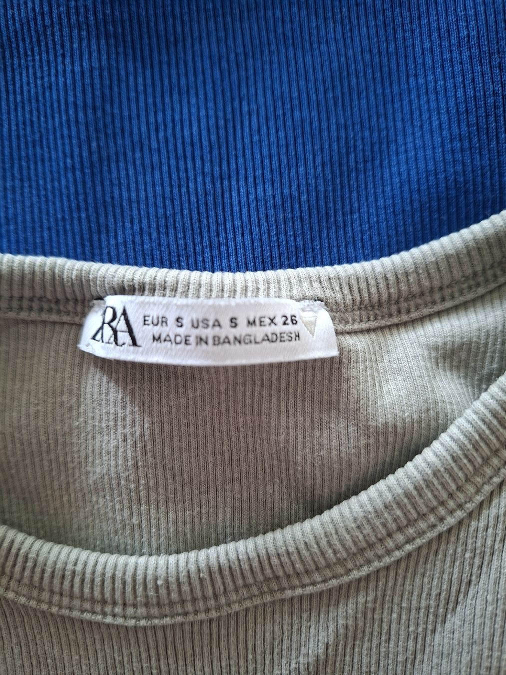 Tops: 2 Shirts, Grösse S – D'occasion à Rain par pri_k9km 1