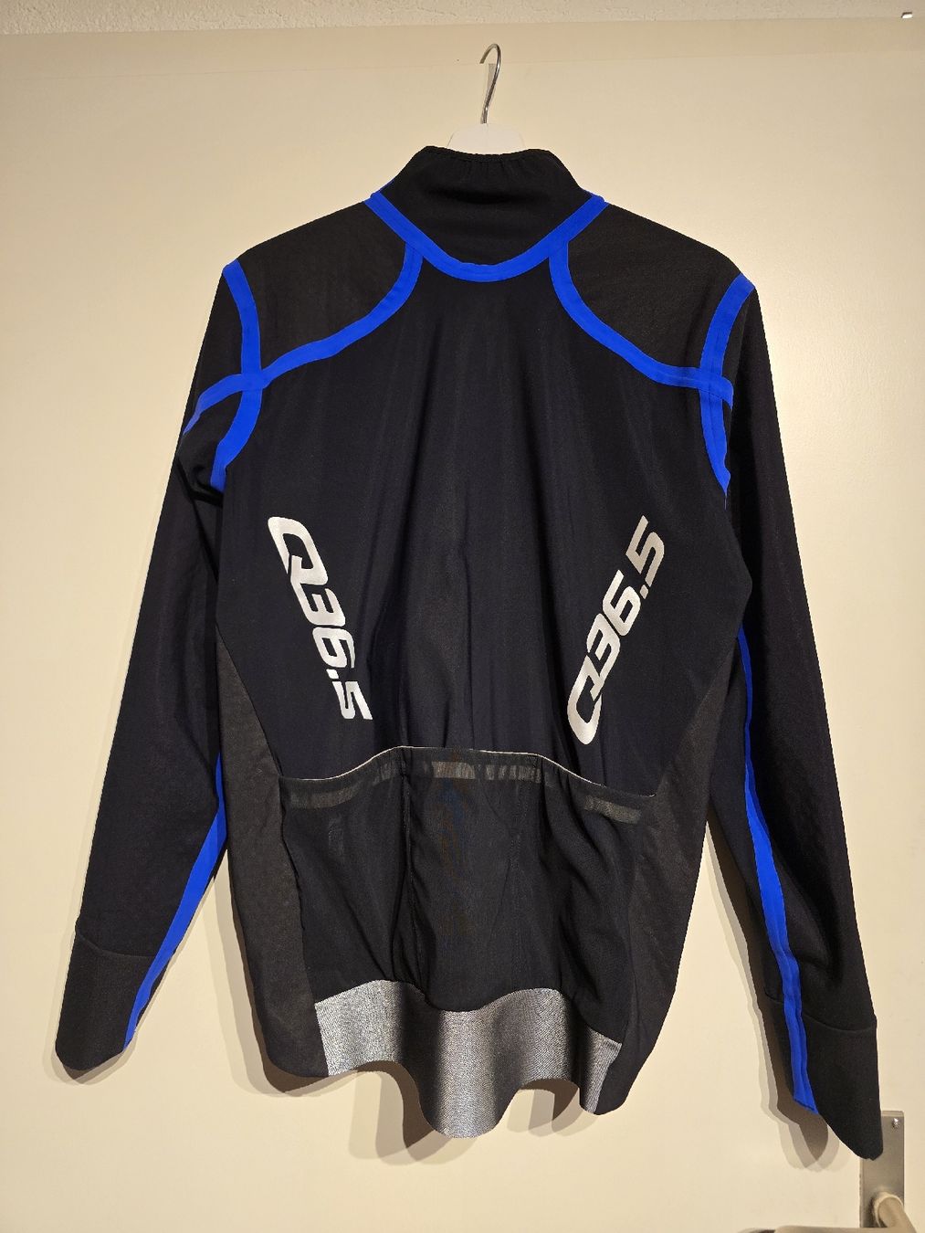 Vestes: Q36.5 Vampire Shell Jacket, Grösse L, Schwarz  – D'occasion à Degersheim par Honolulu013 1