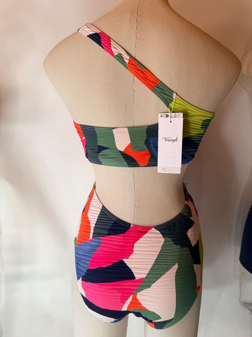 Triumph Badekleider & Bikinis: TRIUMPH, Badekleid SUMMER EXPRESSION, Grösse 42B, Mehrfarbig – Neu und originalverpackt aus Rudolfstetten von gst_g7xl 3
