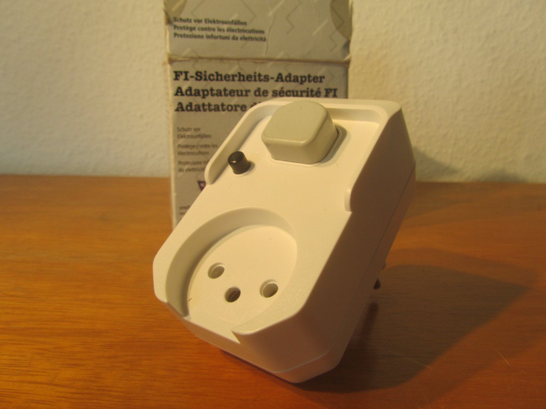 Unità & Adattatore: FI - Sicherheits - Adapter – Nuovo (secondo la descrizione) da Seengen venduto da mikelele 1