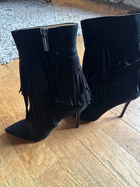 Damenschuhe: Navy Boot Stiefeletten Leder mit Fransen – Gebraucht aus Aathal-Seegräben von rom_cg7q