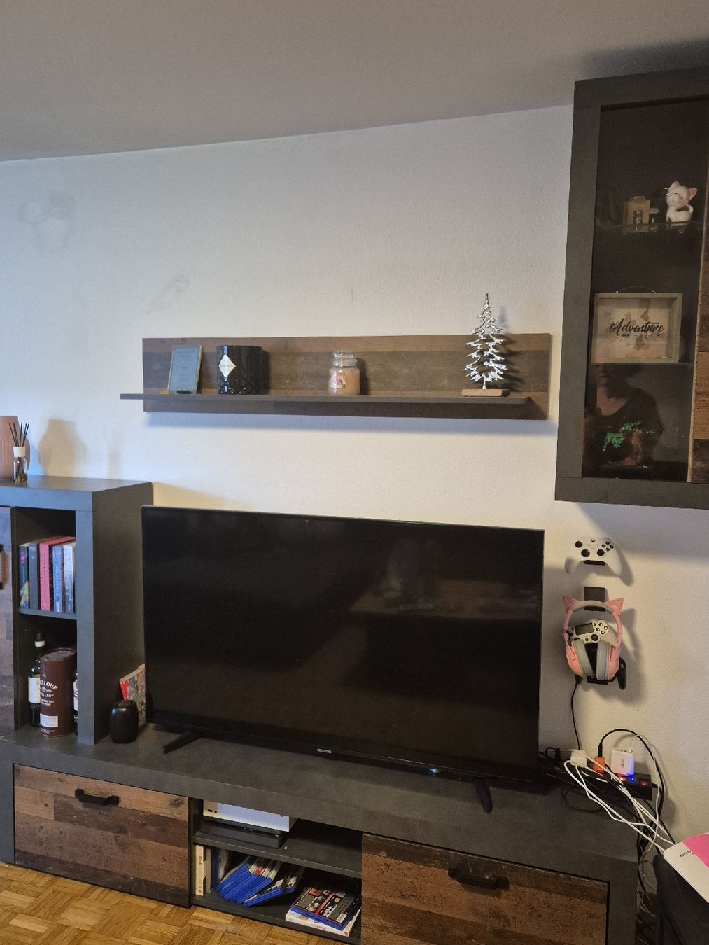 TV Möbel: Wohnwand, drei-teilig – Gebraucht aus Pfungen von Sonnestern 2