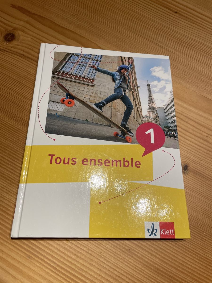 Libri: Schülerbuch tous ensemble (2022) – Usato da Ostermundigen venduto da ver_5jjl