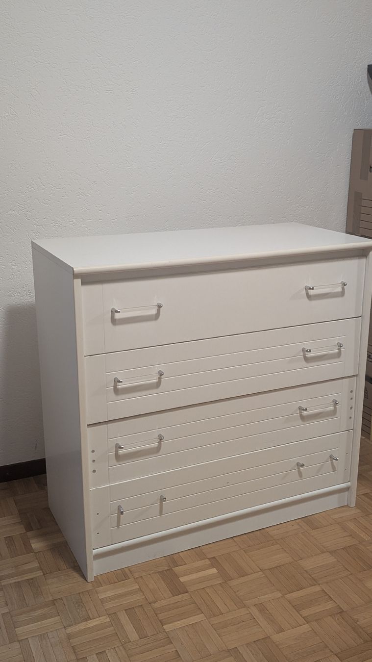 Commodes: Commode 4 tiroirs blanc à offrir  – D'occasion à Sion par ale_6cth