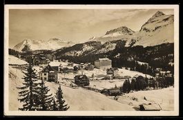 AK Arosa, Ort und verschneite Berglandschaft