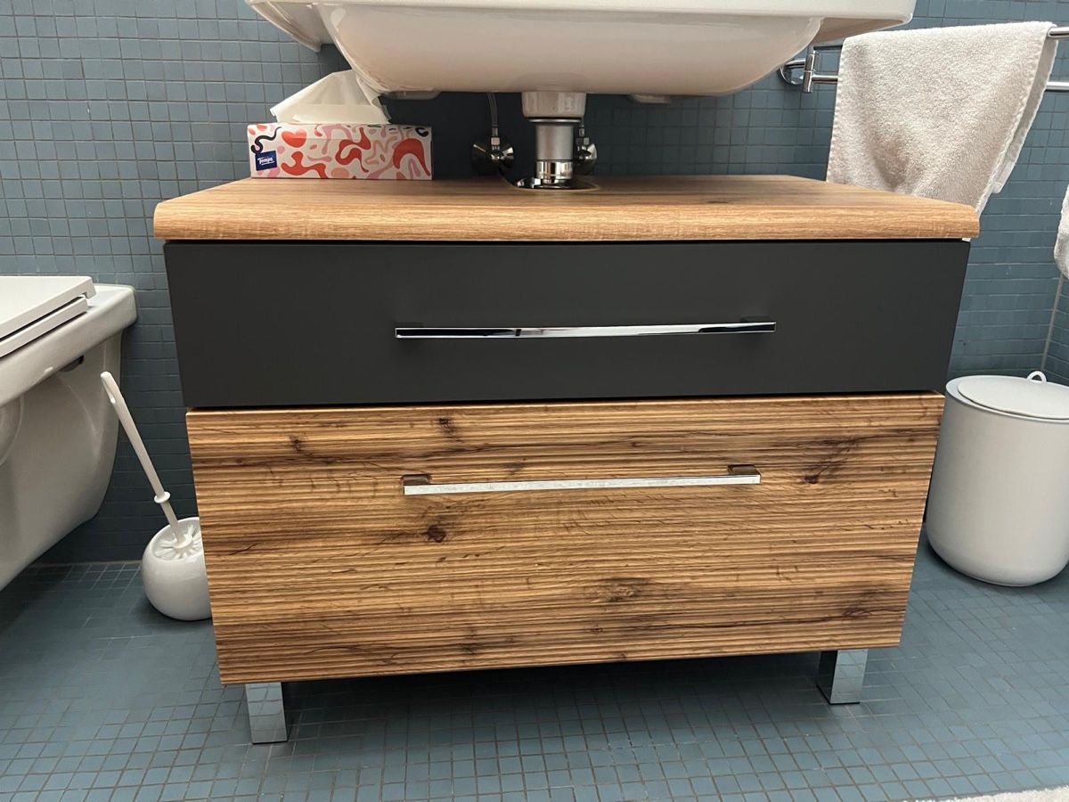 Mobili per bagno: Badunterschrank 75cm Anthrazit Eiche Front Griffe chrom Meta – Usato da Rorschach venduto da knorrelli