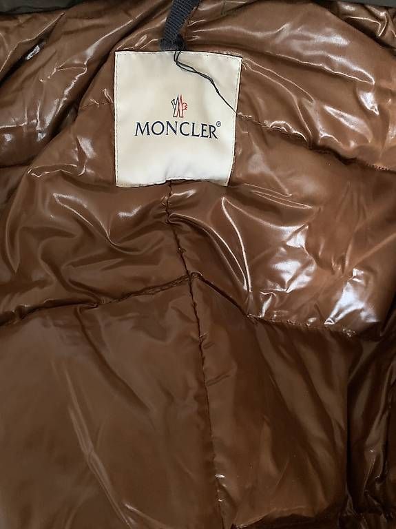 Giacche: Veste MONCLER  – Usato da Renens VD venduto da the_j68r 2