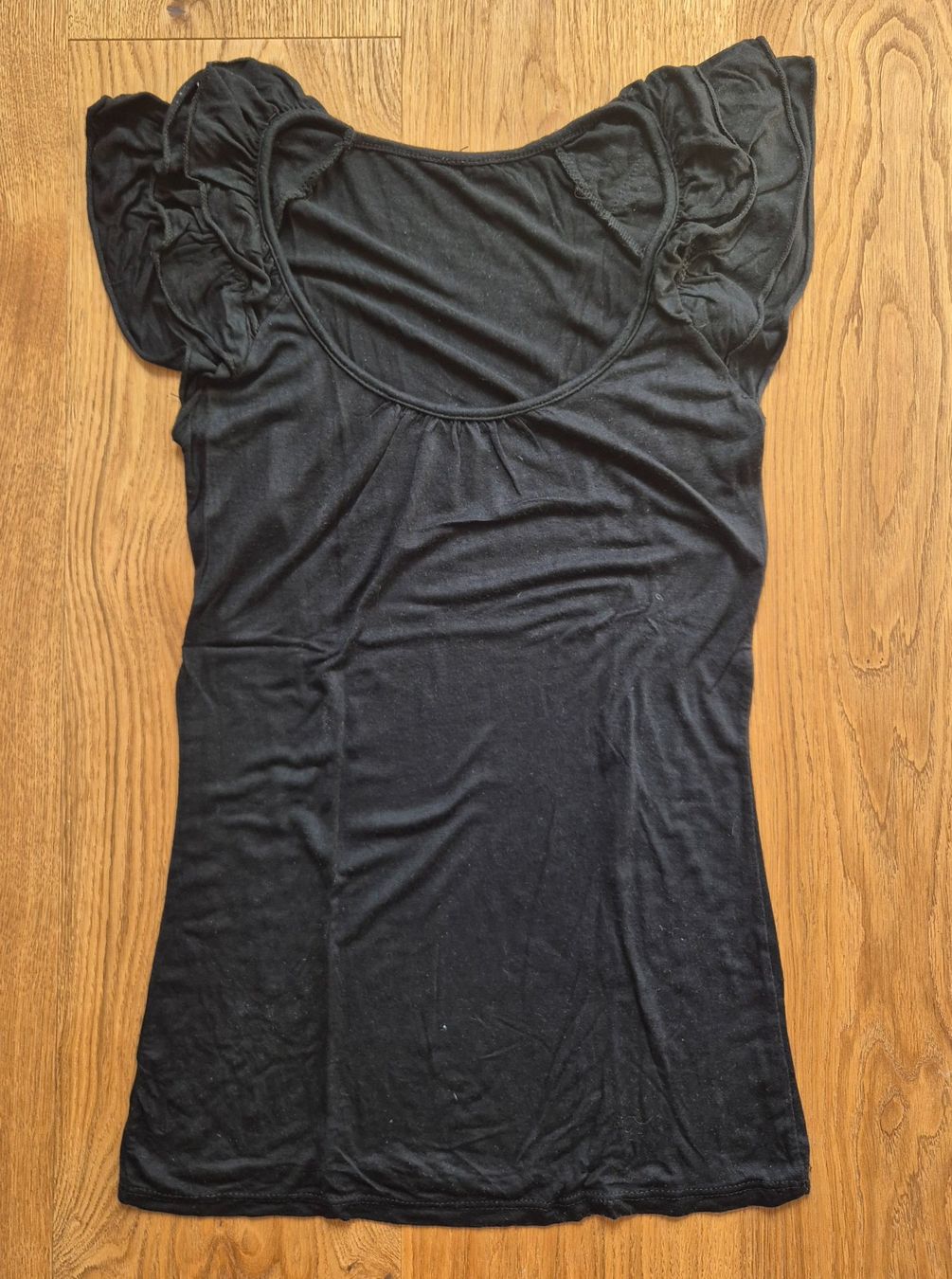 T-shirts: Herziges schwarzes T-Shirt – D'occasion à Gams par federli29