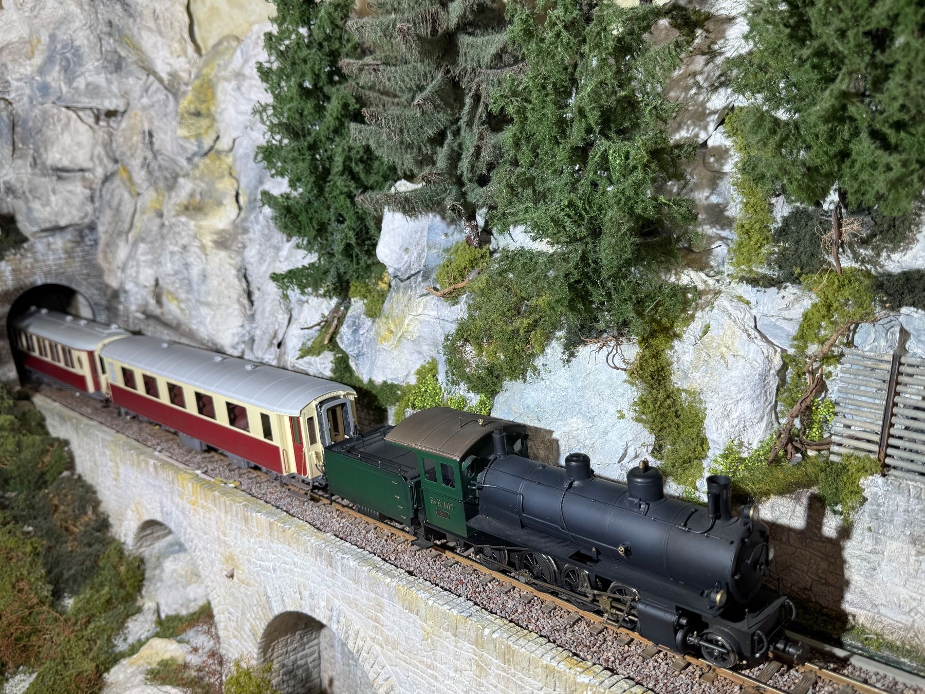 Modellini di ferrovie: Model Rail - Salonzug, Om – Usato da Krummenau venduto da ferrotech 1