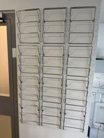 12 Prospekthalter Wandmontage Metall verchromt guter Zustand
