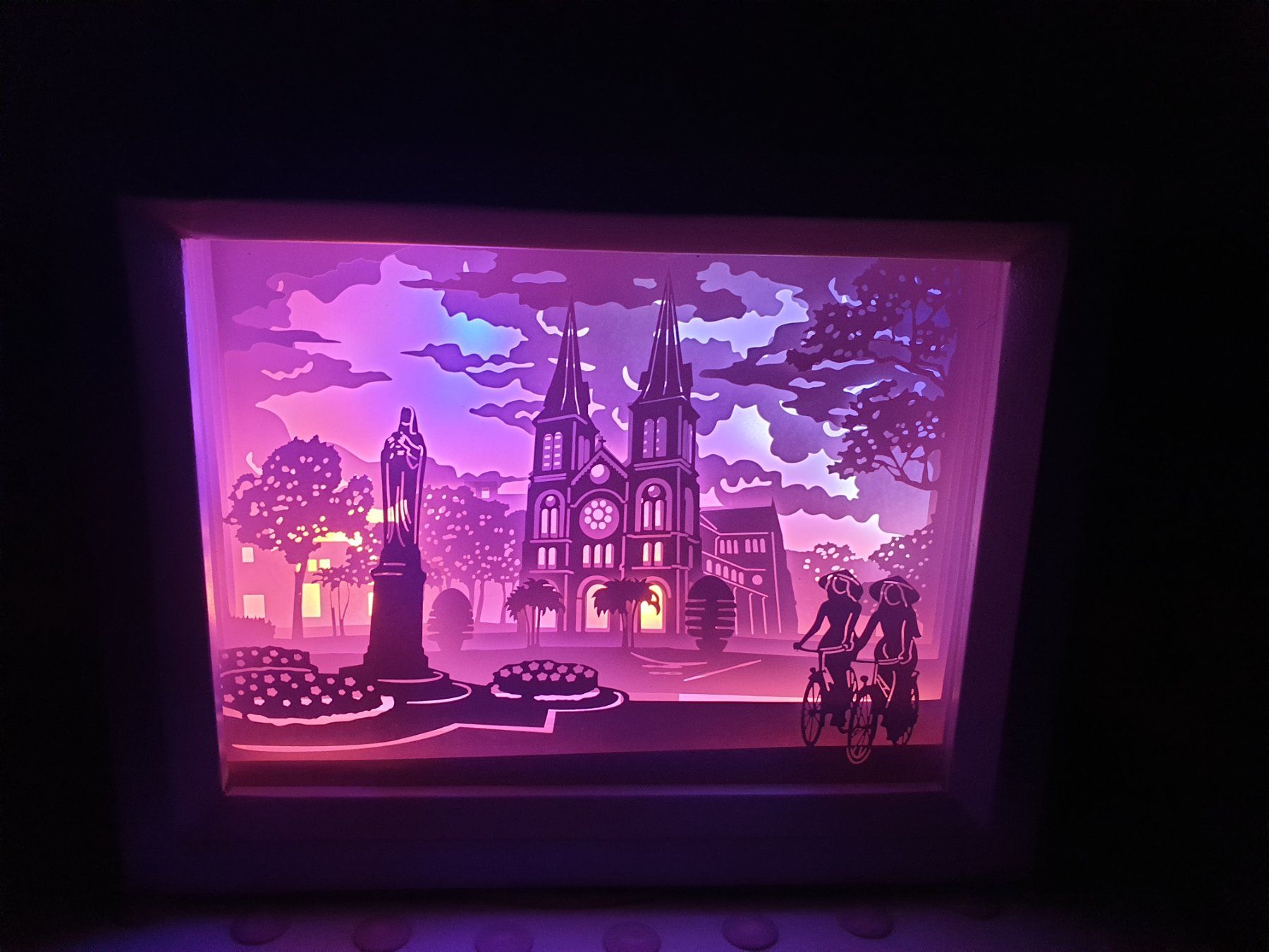 Lampade: 3D Licht- und Schattenpapier-Schnitzlampe – Nuovo e nell'imballaggio originale da Rothrist venduto da Wasser2006 1