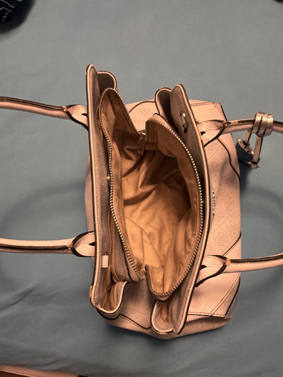 Guess Borse da donna: Guess Handtasche, hellgrau-silber, Top Zustand! – Usato da Triesen venduto da Kleki 2