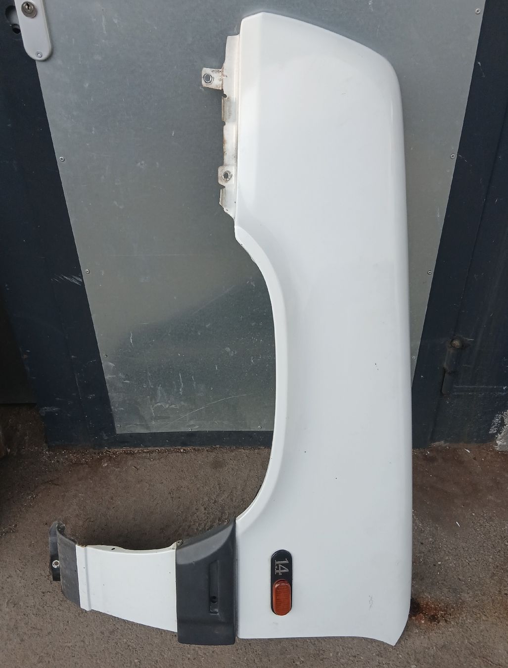 Renault Tutti pezzi di ricambio auto: Aile gauche Renault Express 1994-2001 – Usato da la heutte venduto da Auto-stock