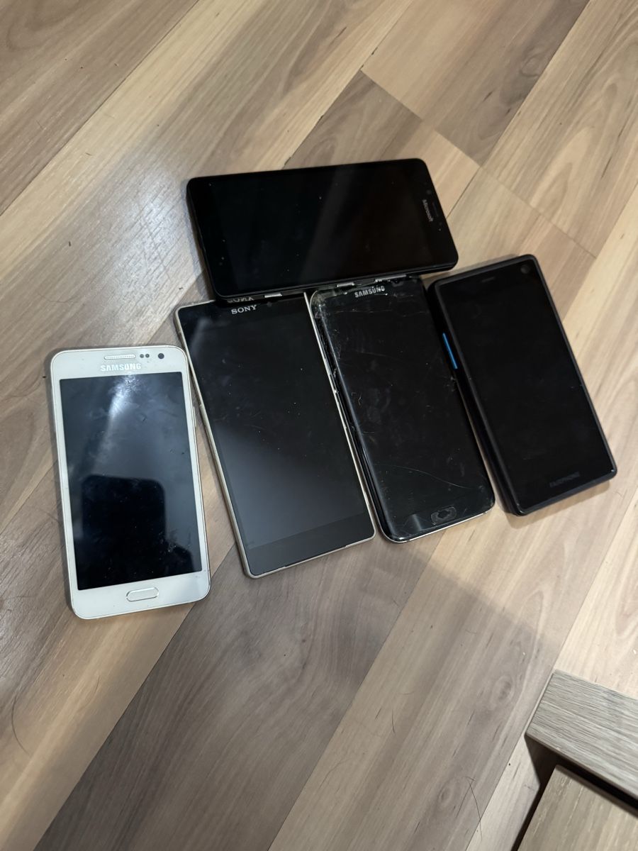 Telefoni cellulari / Smartphones: Lot de téléphones  – Difettoso da Biel/Bienne venduto da Baol1