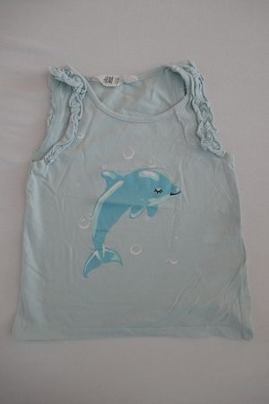 Wenig getragenes schmuckes Träger-T-Shirt Delfin, Gr. 98/104