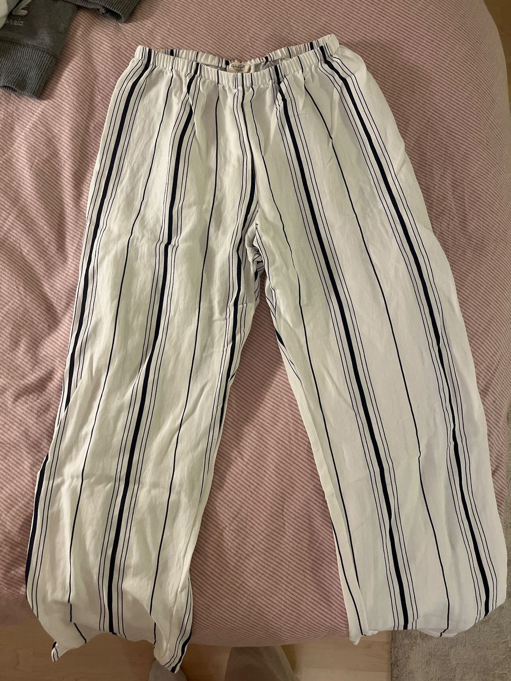 Brandy Melville Pantaloni: Brandy Melville Stoffhose – Usato da Gysenstein venduto da happy_life_